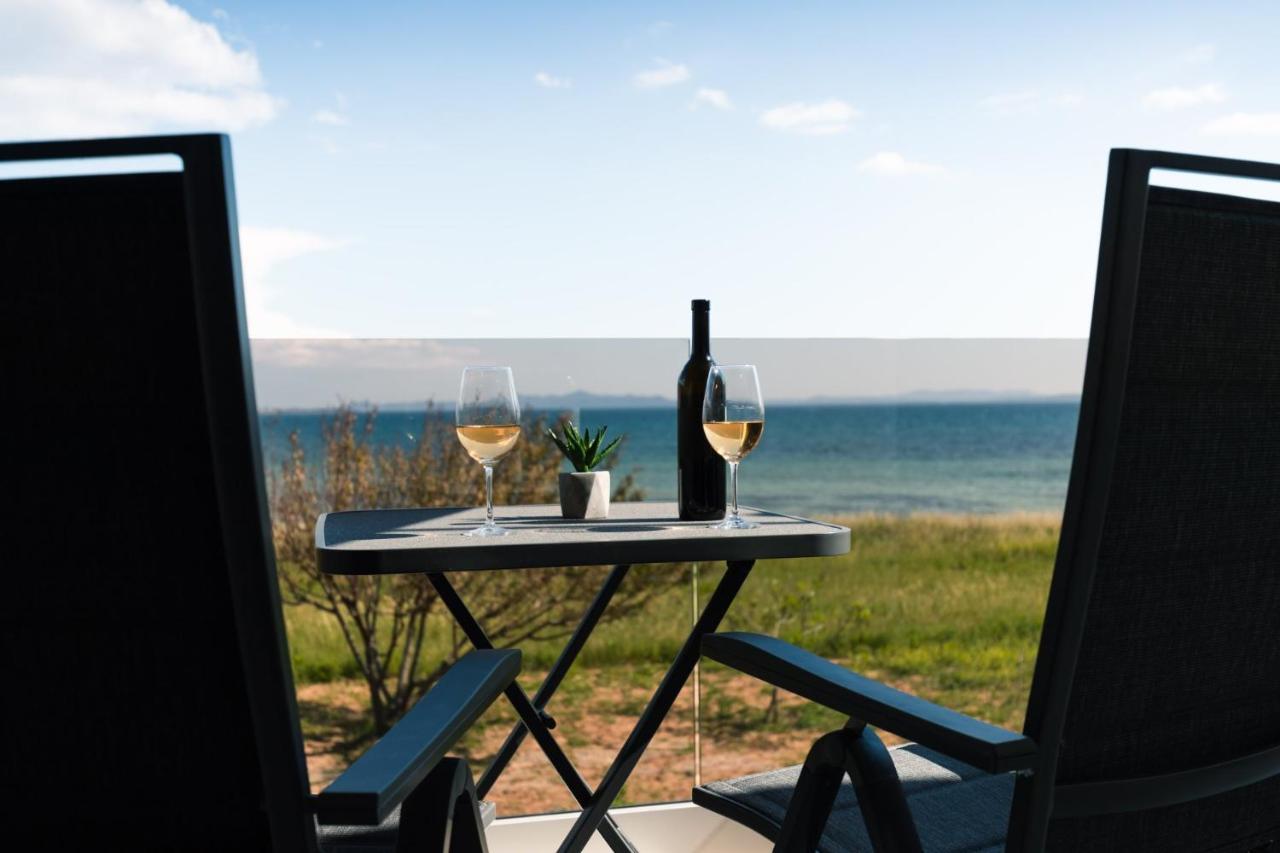 Beachfront Reiterer Villa V2 With Seaview 30 Meters From The Beach - Crowonder Luxury Rent Privlaka  Extérieur photo