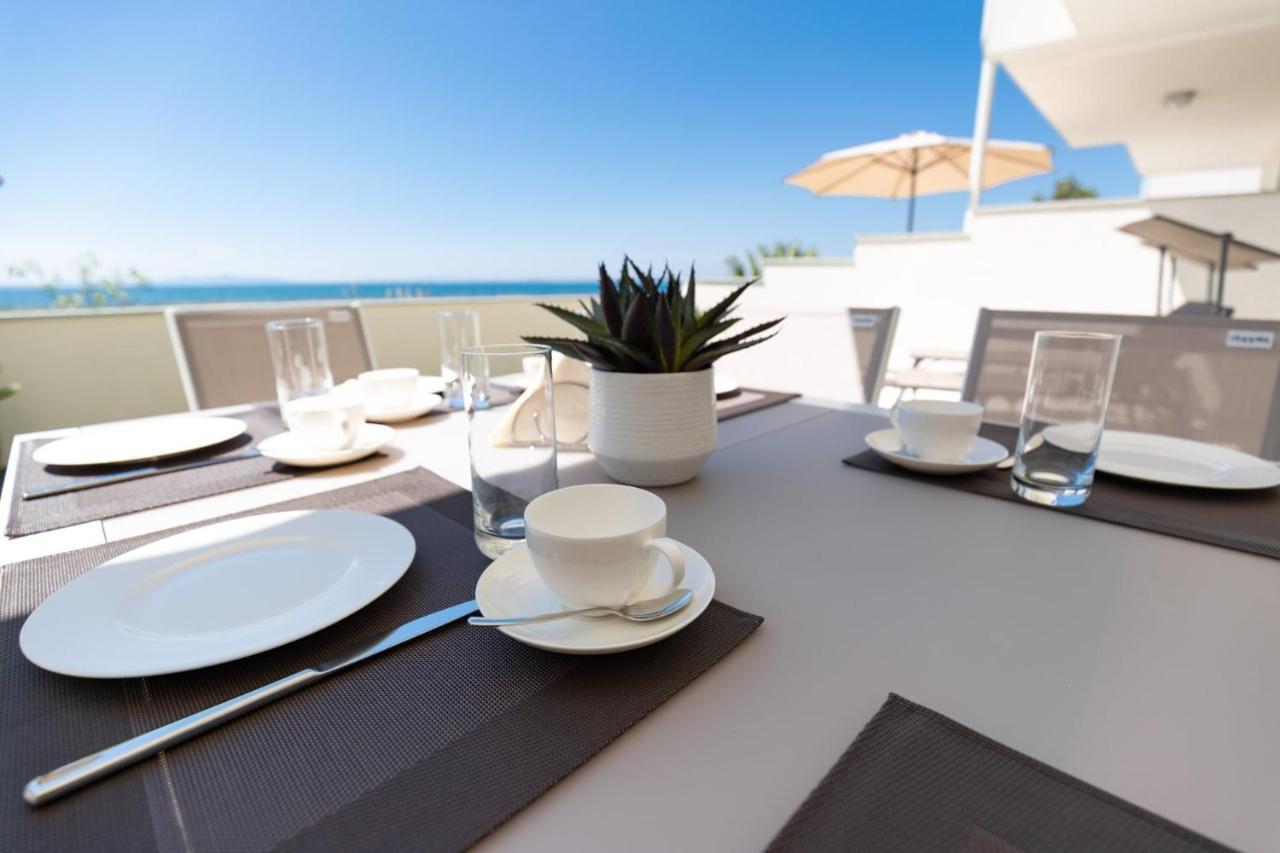 Beachfront Reiterer Villa V2 With Seaview 30 Meters From The Beach - Crowonder Luxury Rent Privlaka  Extérieur photo